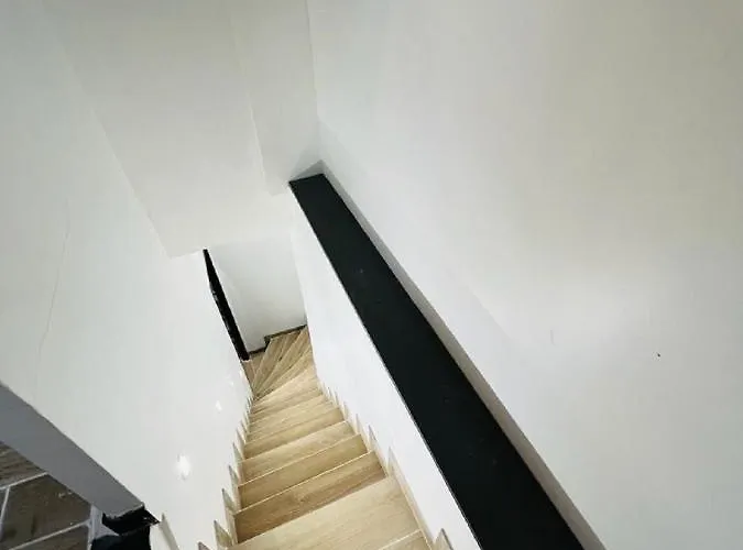 160 - Urban Fashion Week Vuitton Apartment